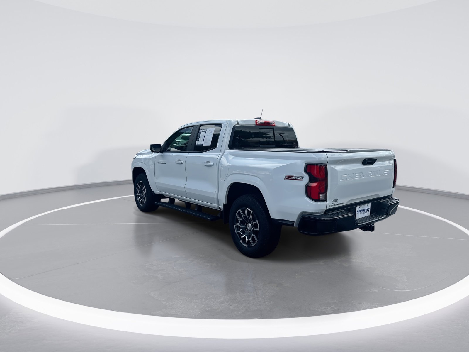 Used 2025 Chevrolet Colorado Z71 w/ Technology Package AWD/4WD image 7