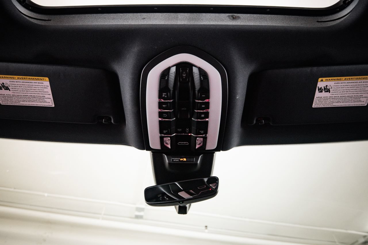 Certified 2023 Porsche Macan AWD/4WD image 20