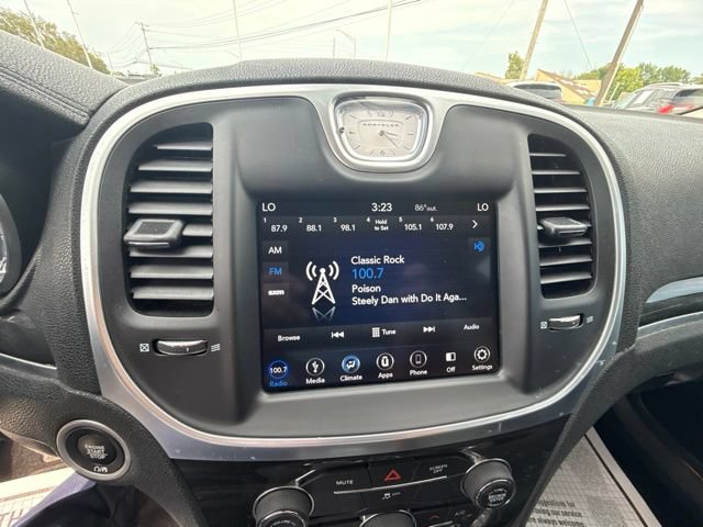 Used 2019 Chrysler 300 Touring w/ Chrome Appearance Package RWD image 21