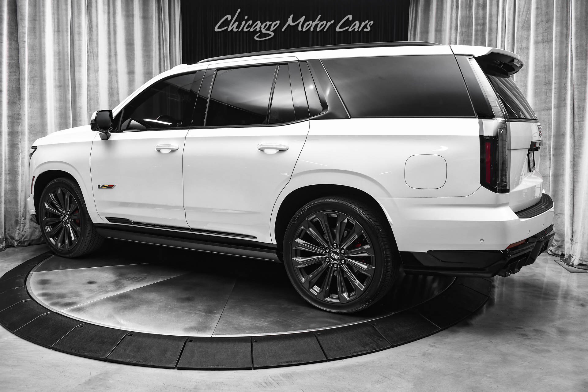 Used 2025 Cadillac Escalade V image 3