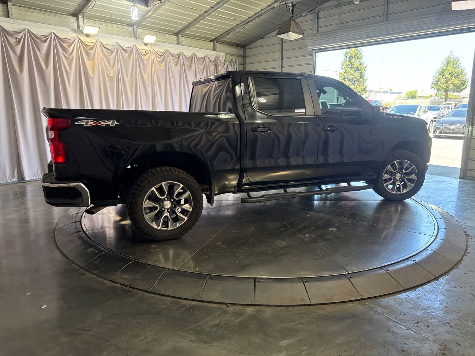 Used 2021 Chevrolet Silverado 1500 LT AWD/4WD image 4