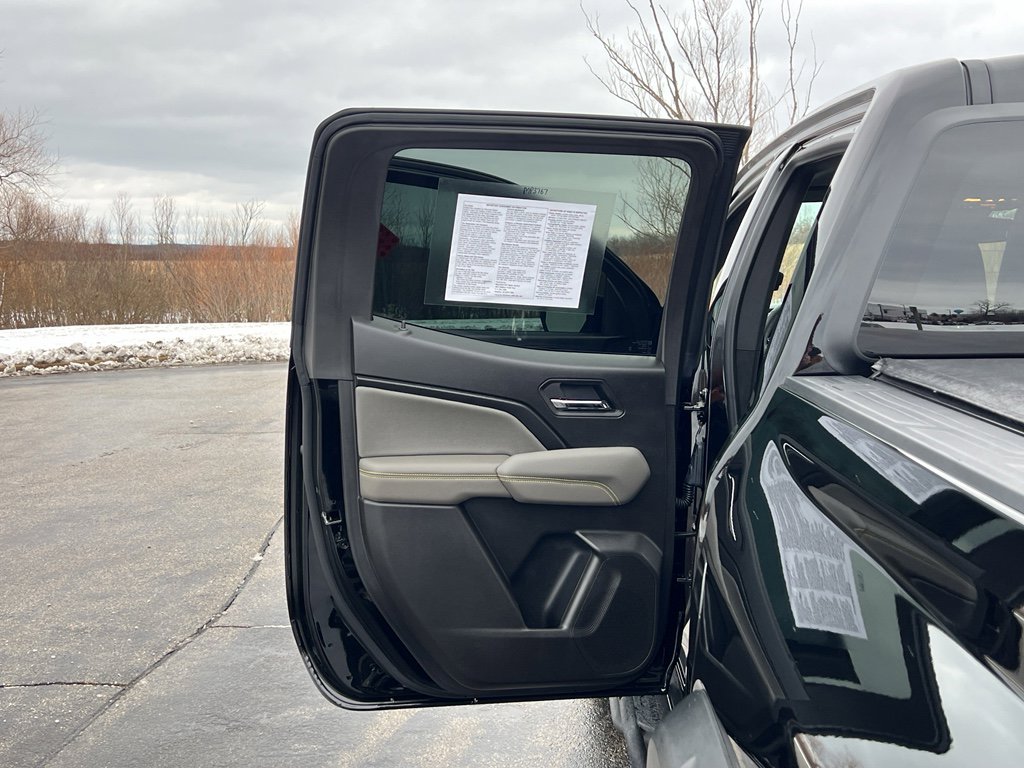 Used 2025 Chevrolet Colorado ZR2 w/ Technology Package image 35