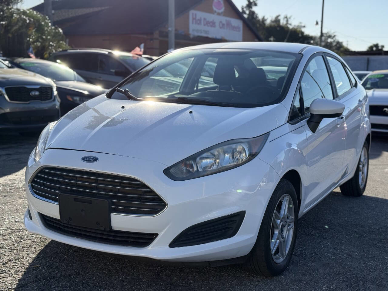 Used 2017 Ford Fiesta SE image 3