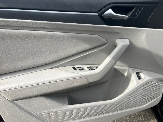 Used 2024 Volkswagen Jetta SE image 12