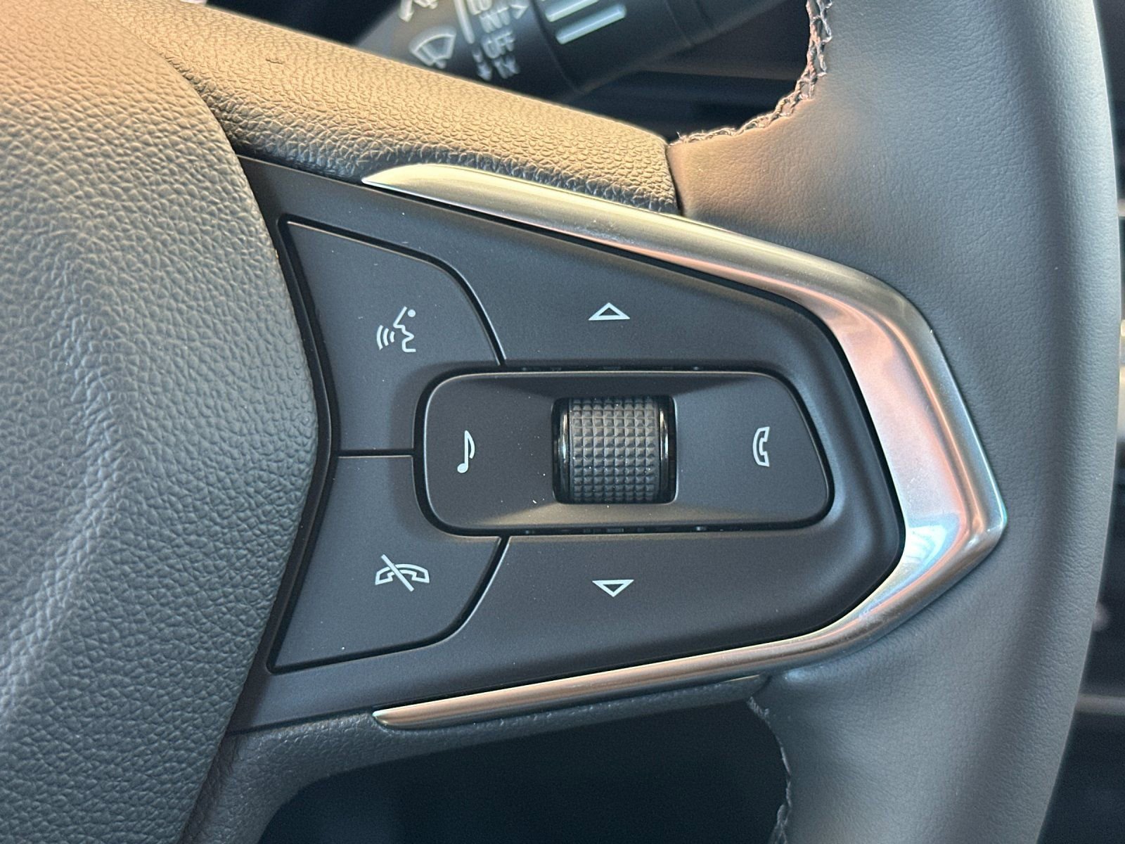 New 2026 Chevrolet Trax LT w/ Driver Confidence Package FWD image 27
