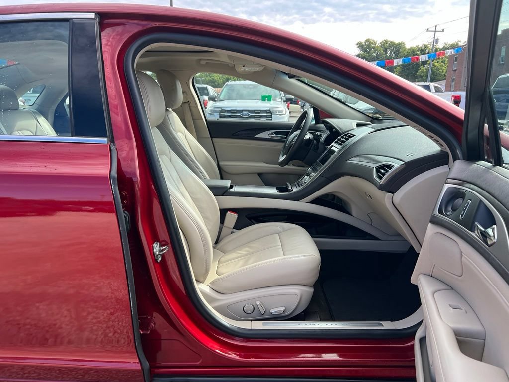 Used 2019 Lincoln MKZ Reserve w/ Reserve Plus Package FWD image 23