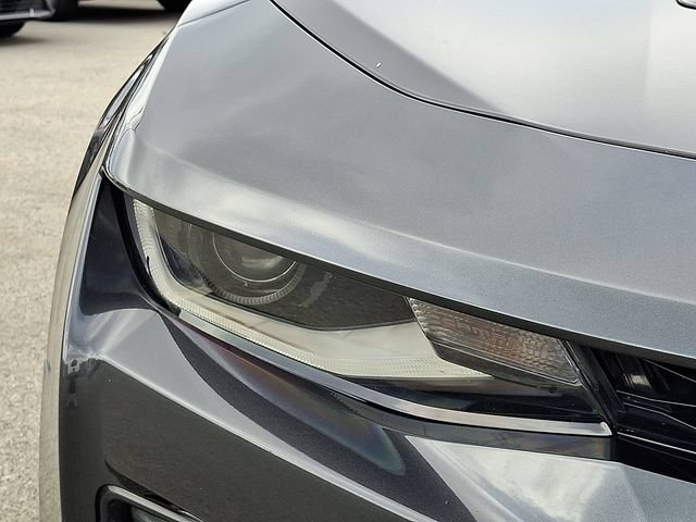 Used 2018 Chevrolet Camaro SS RWD image 9