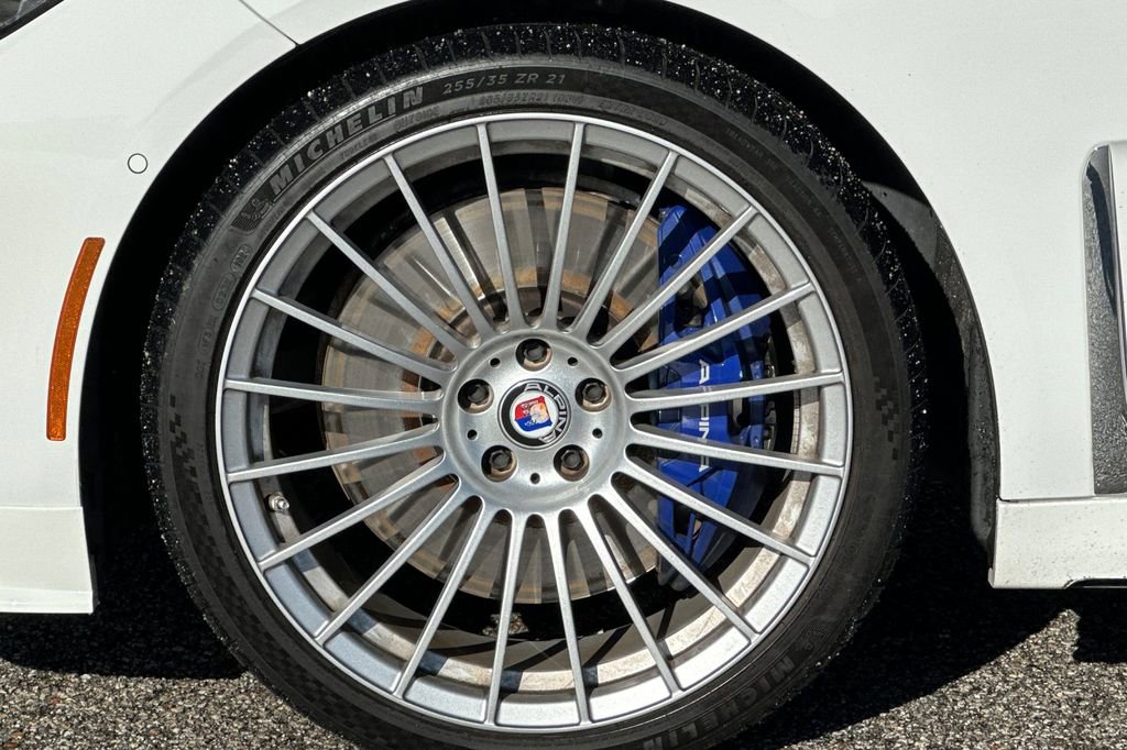 Used 2022 BMW ALPINA B7 xDrive w/ Luxury Rear Seating Package image 32