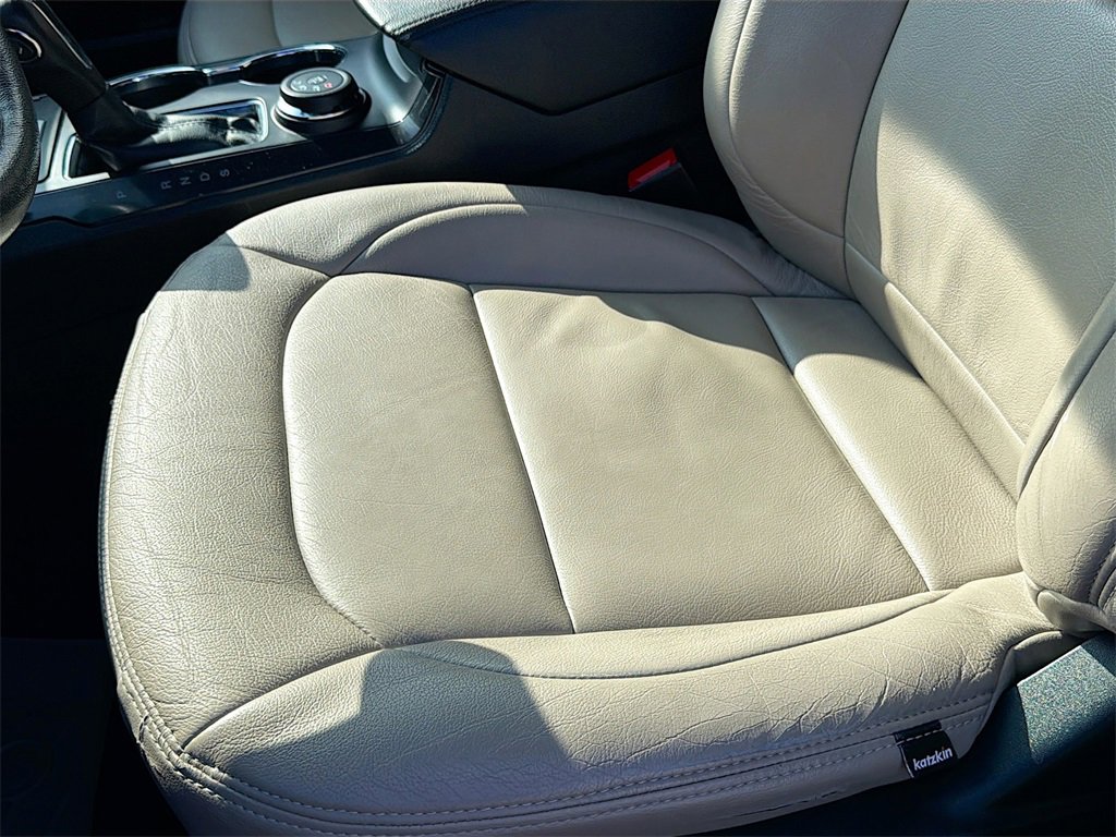 Used 2019 Ford Explorer XLT w/ Equipment Group 202A image 19