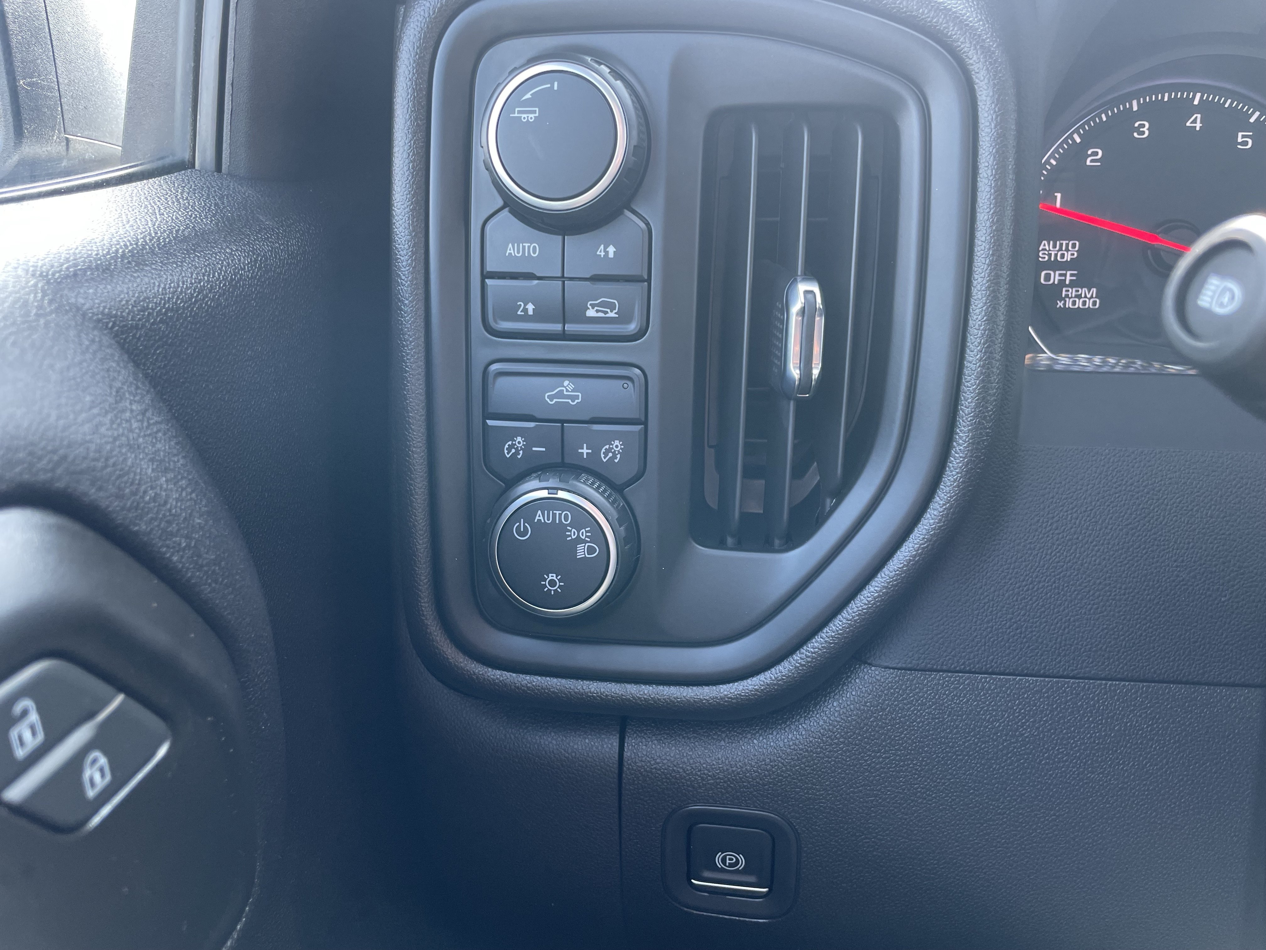 Used 2022 Chevrolet Silverado 1500 W/T w/ WT Value Package AWD/4WD image 18