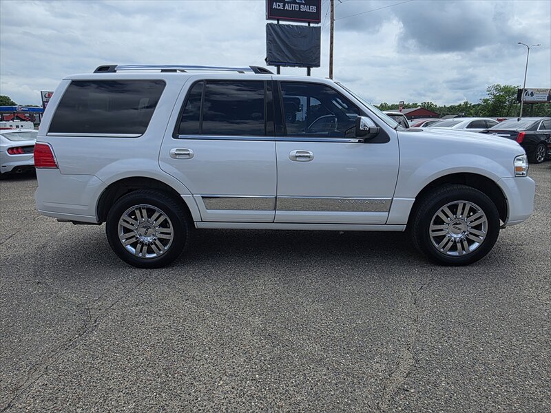 Used 2012 Lincoln Navigator 4WD image 5