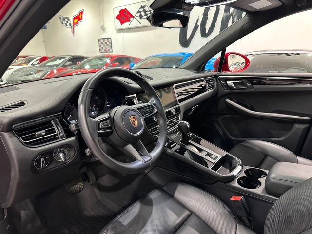 Used 2023 Porsche Macan AWD/4WD image 10