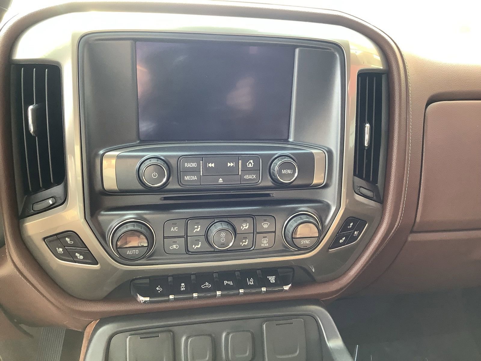 Used 2018 Chevrolet Silverado 2500 High Country w/ Duramax Plus Package AWD/4WD image 16