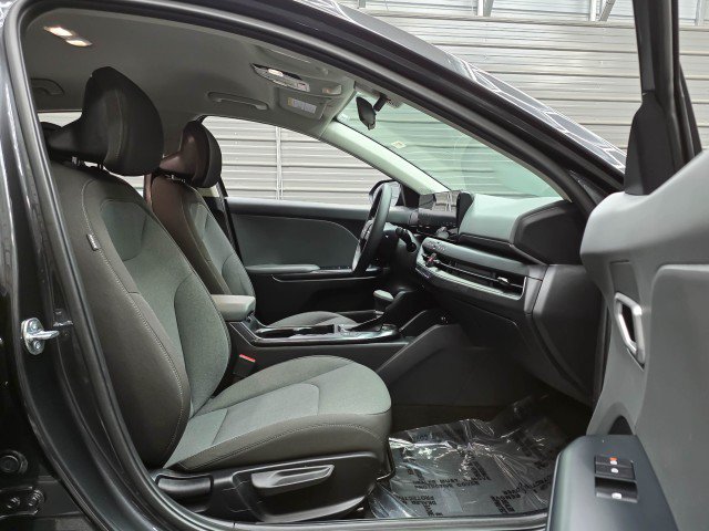 Used 2025 Kia K4 FWD image 15