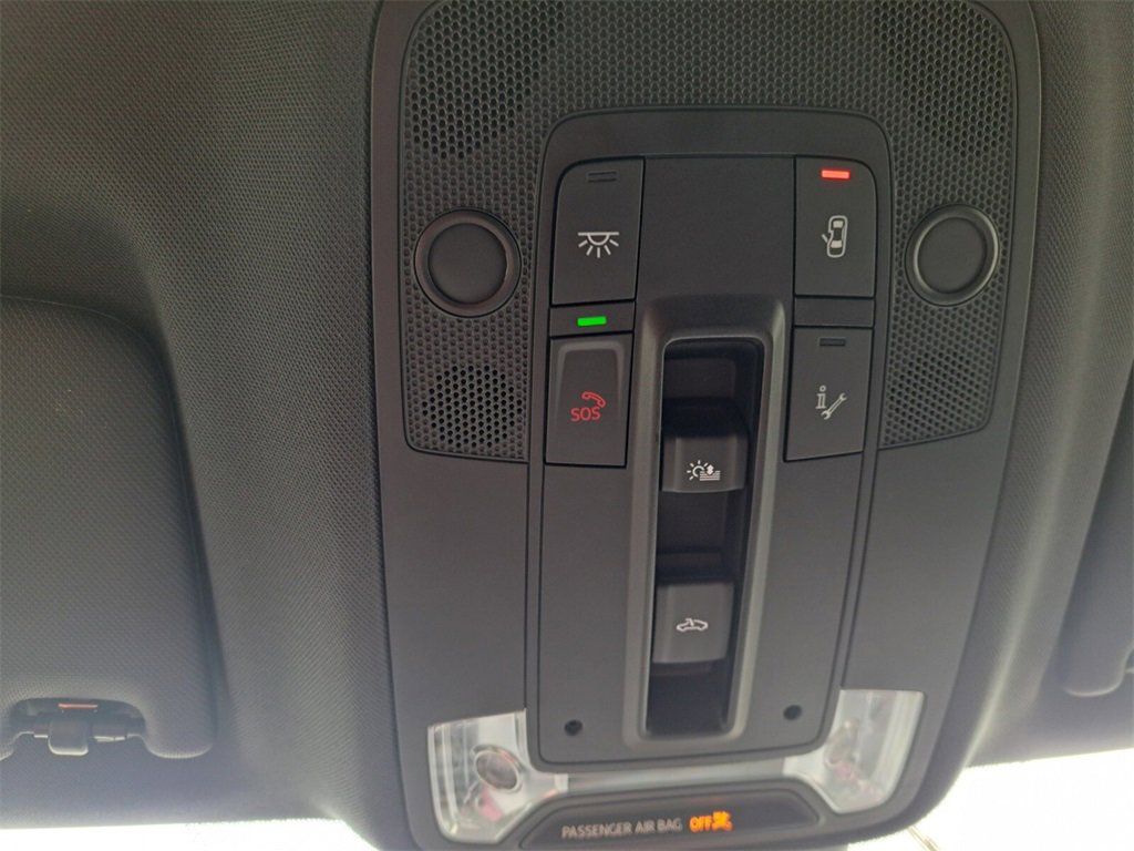 Used 2025 Audi Q3 2.0T Premium image 16