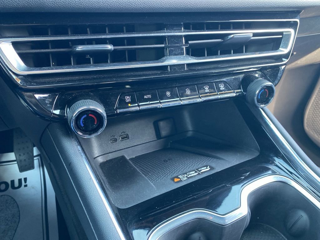 Used 2025 Chevrolet Traverse LT w/ Midnight/Sport Edition image 42