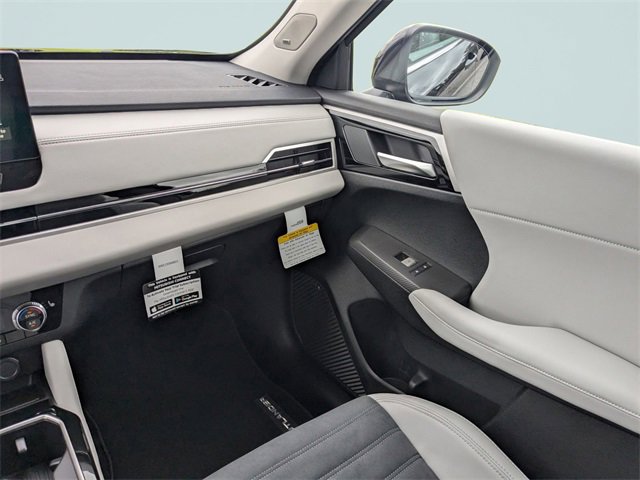 New 2025 Mitsubishi Outlander SE image 15