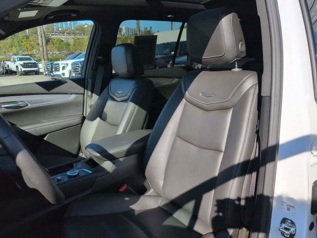 Used 2025 Cadillac XT6 Luxury image 22