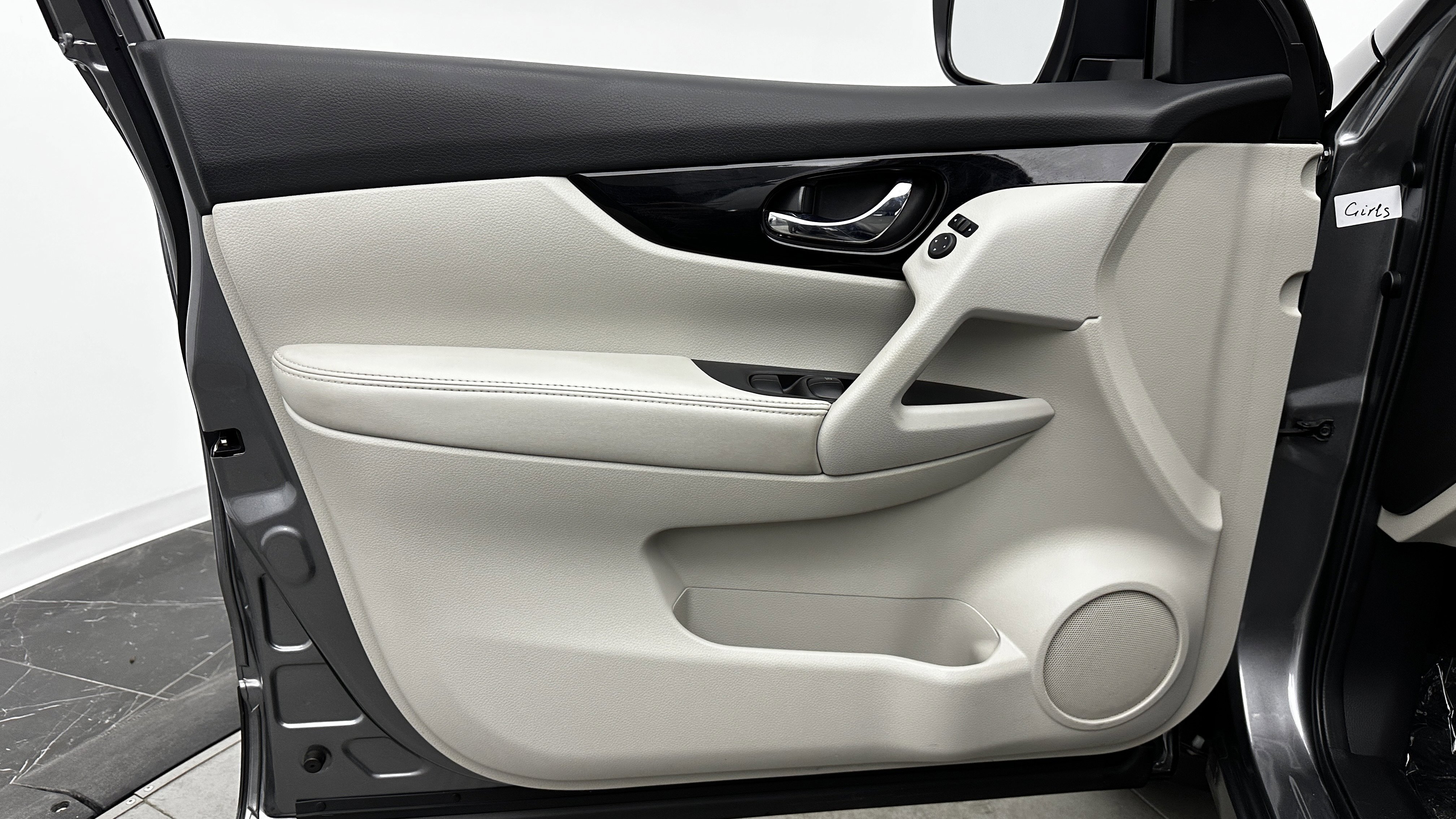 Used 2020 Nissan Rogue Sport SV image 10