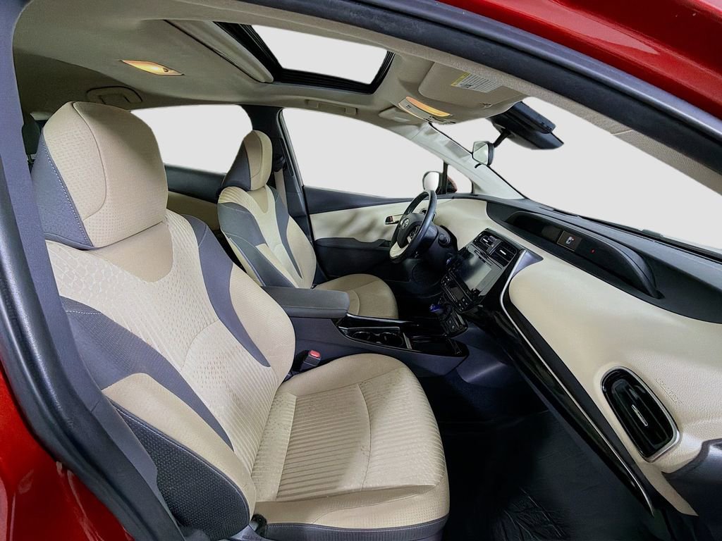 Used 2018 Toyota Prius Three w/ Advanced Technology Package image 29