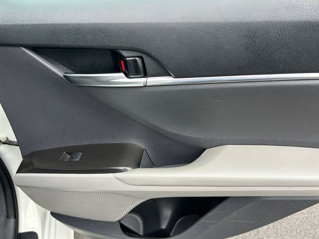 Used 2022 Toyota Camry LE FWD image 18