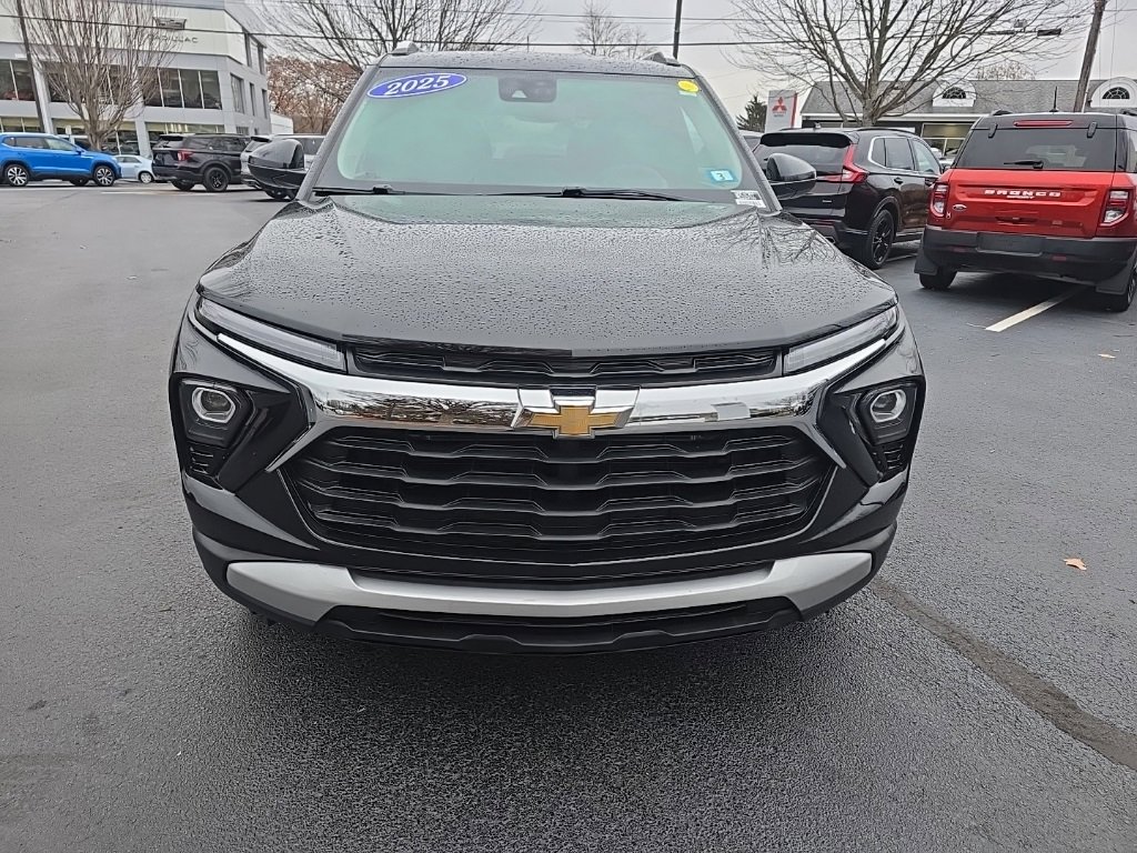 Used 2025 Chevrolet TrailBlazer LT w/ Driver Confidence Package image 9