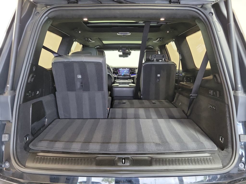 Used 2022 Jeep Grand Wagoneer Series III w/ Rear Seat Video Group 1 AWD/4WD image 26