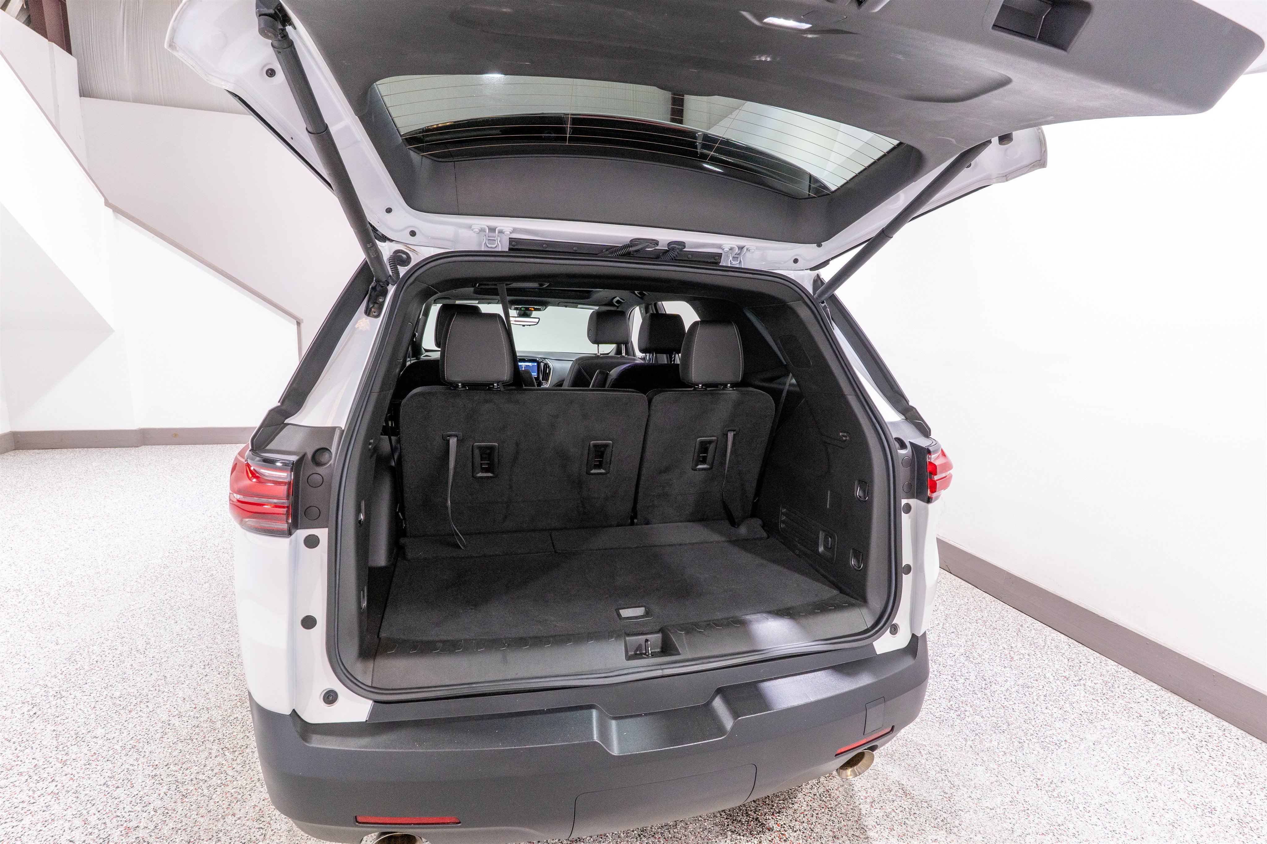 Used 2023 Chevrolet Traverse LT w/ LT Premium Package AWD/4WD image 38