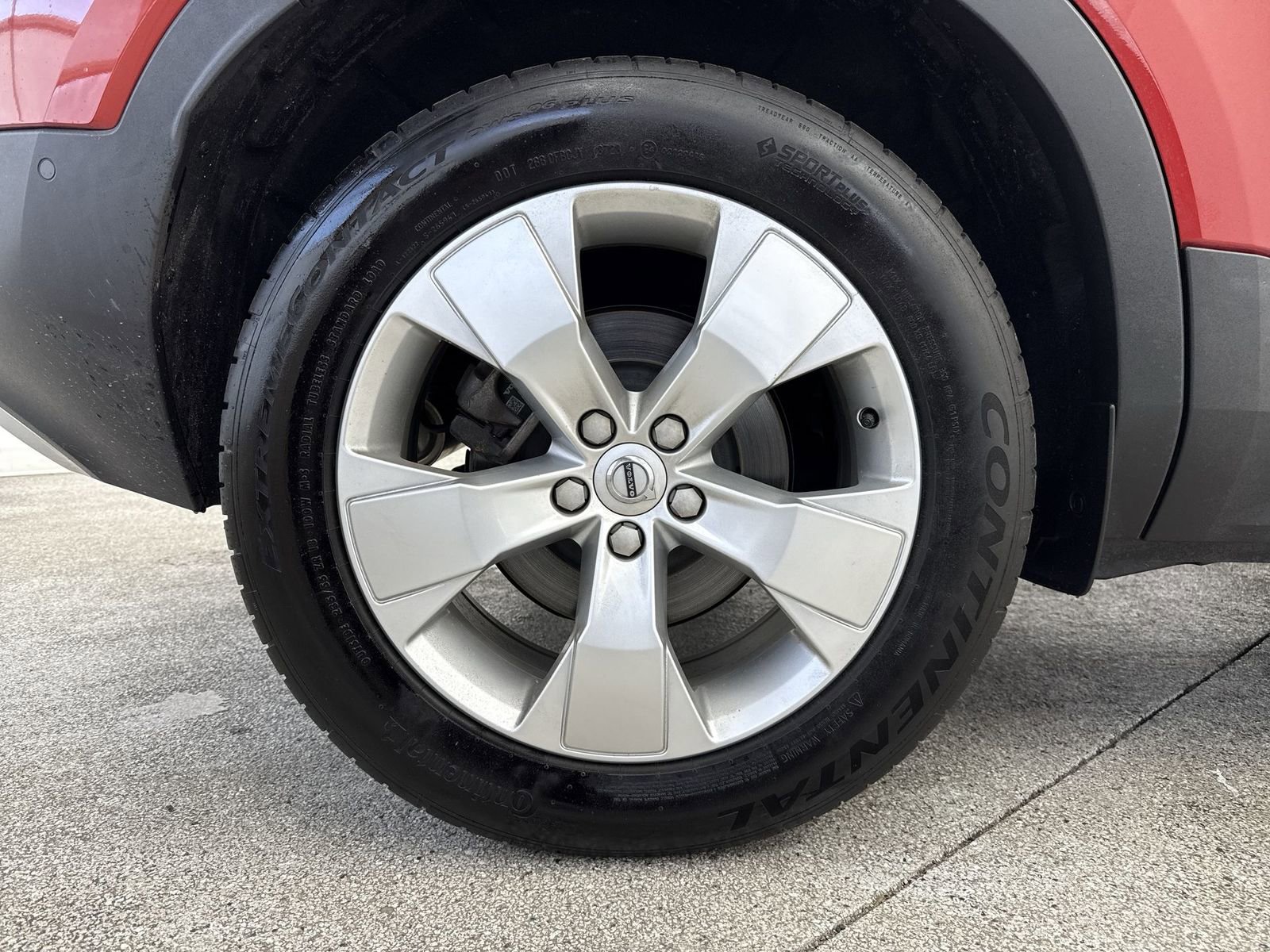 Used 2019 Volvo XC40 T5 Momentum image 40