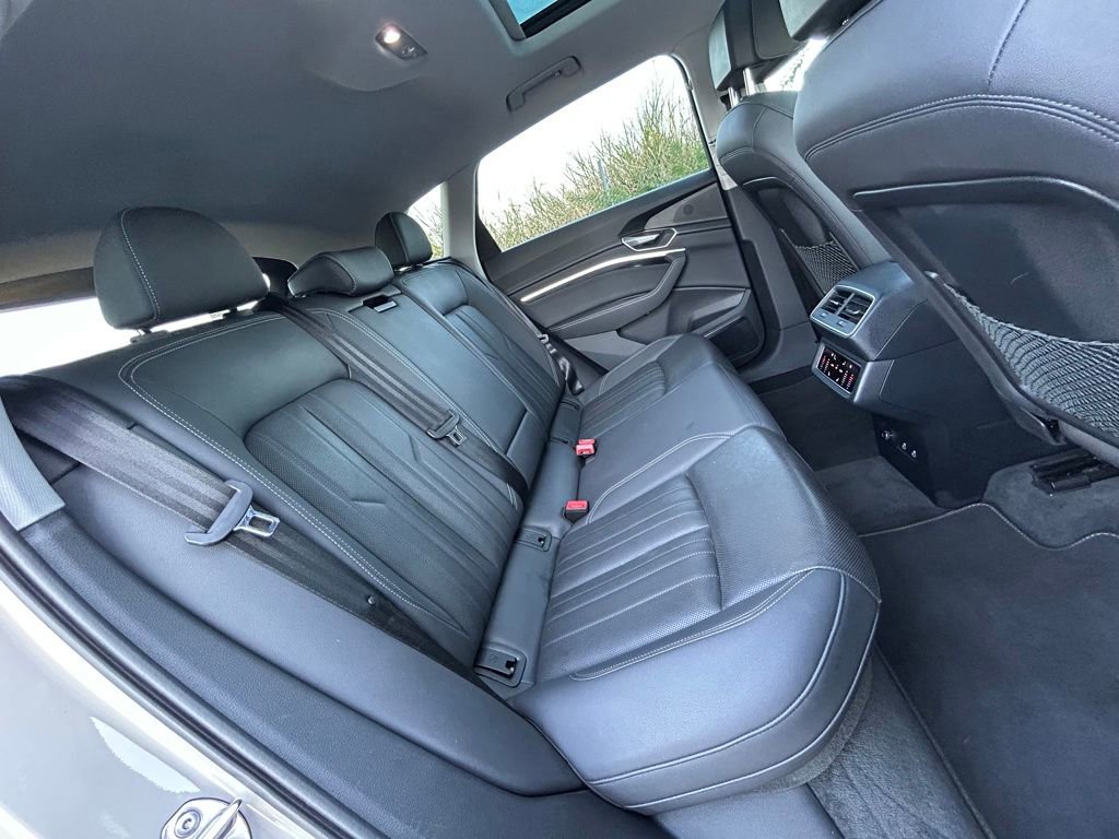 Used 2022 Audi e-tron Premium Plus w/ Premium Plus Package image 70