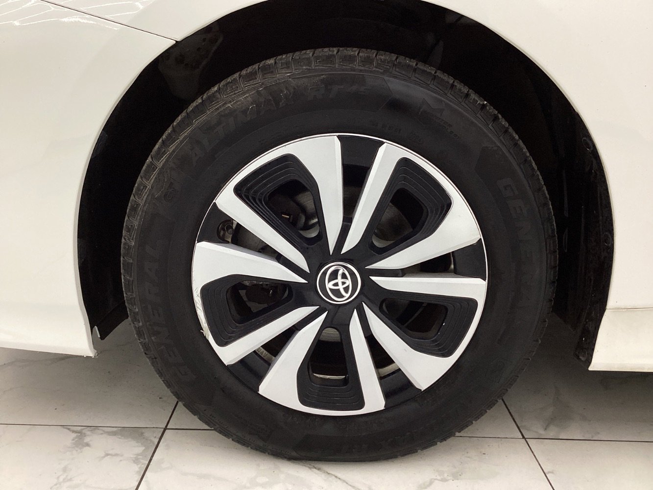 Used 2018 Toyota Prius Prime Premium image 41