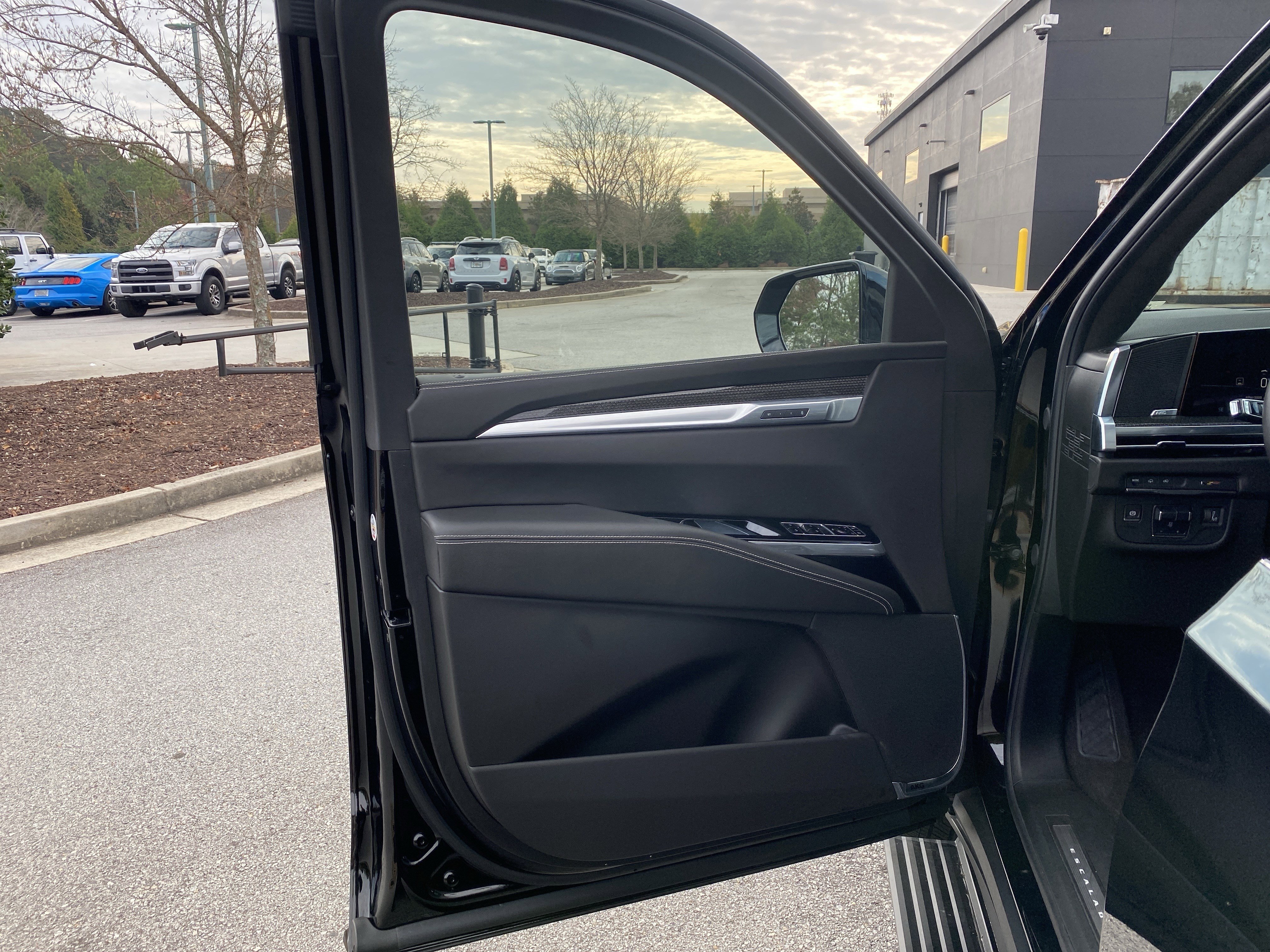 Used 2025 Cadillac Escalade V image 32