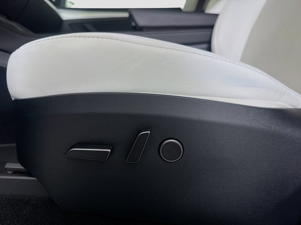 Used 2023 Tesla Model Y Long Range AWD/4WD image 20