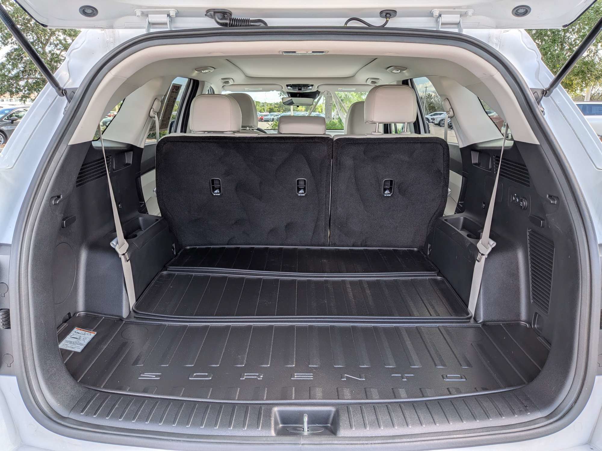 Certified 2025 Kia Sorento S w/ Panoramic Sunroof Package FWD image 14