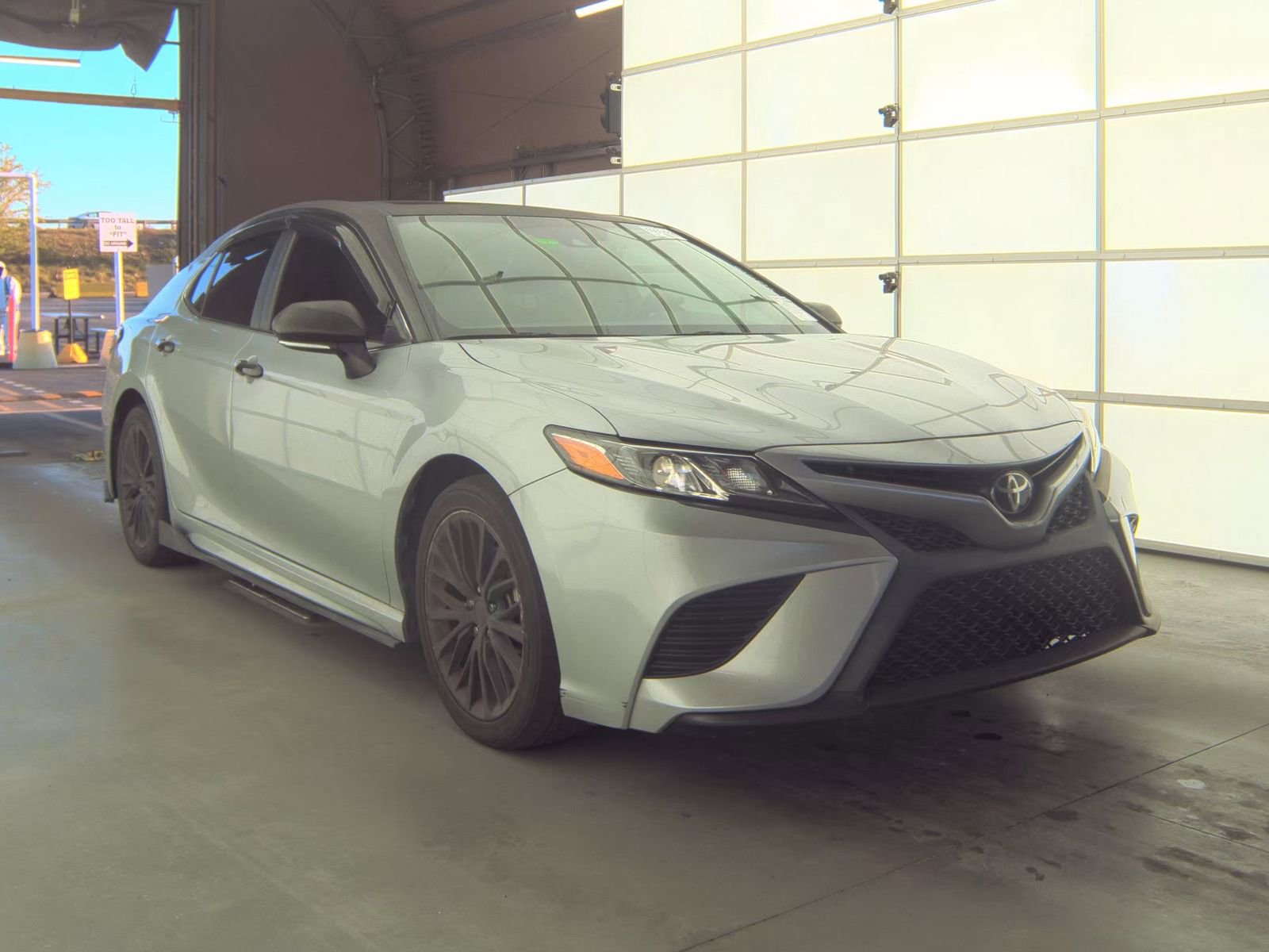 Used 2020 Toyota Camry SE w/ Convenience Package image 5