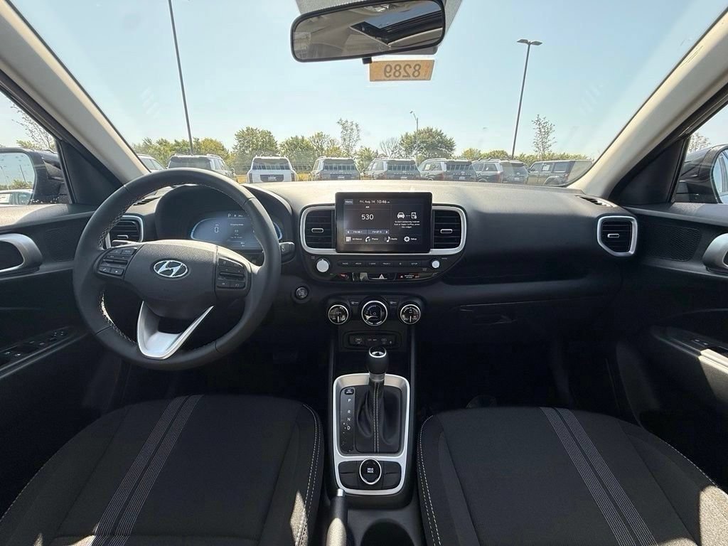 Certified 2025 Hyundai Venue SEL FWD image 27