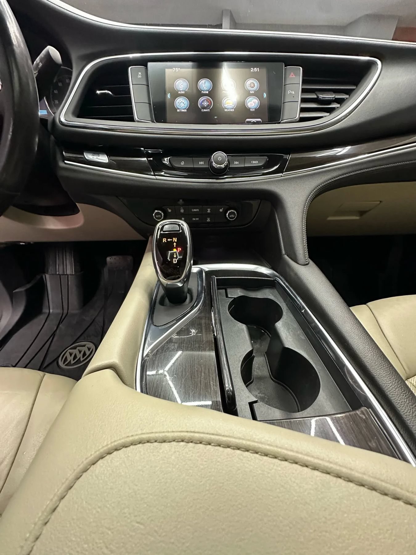 Used 2018 Buick Enclave Essence FWD image 17