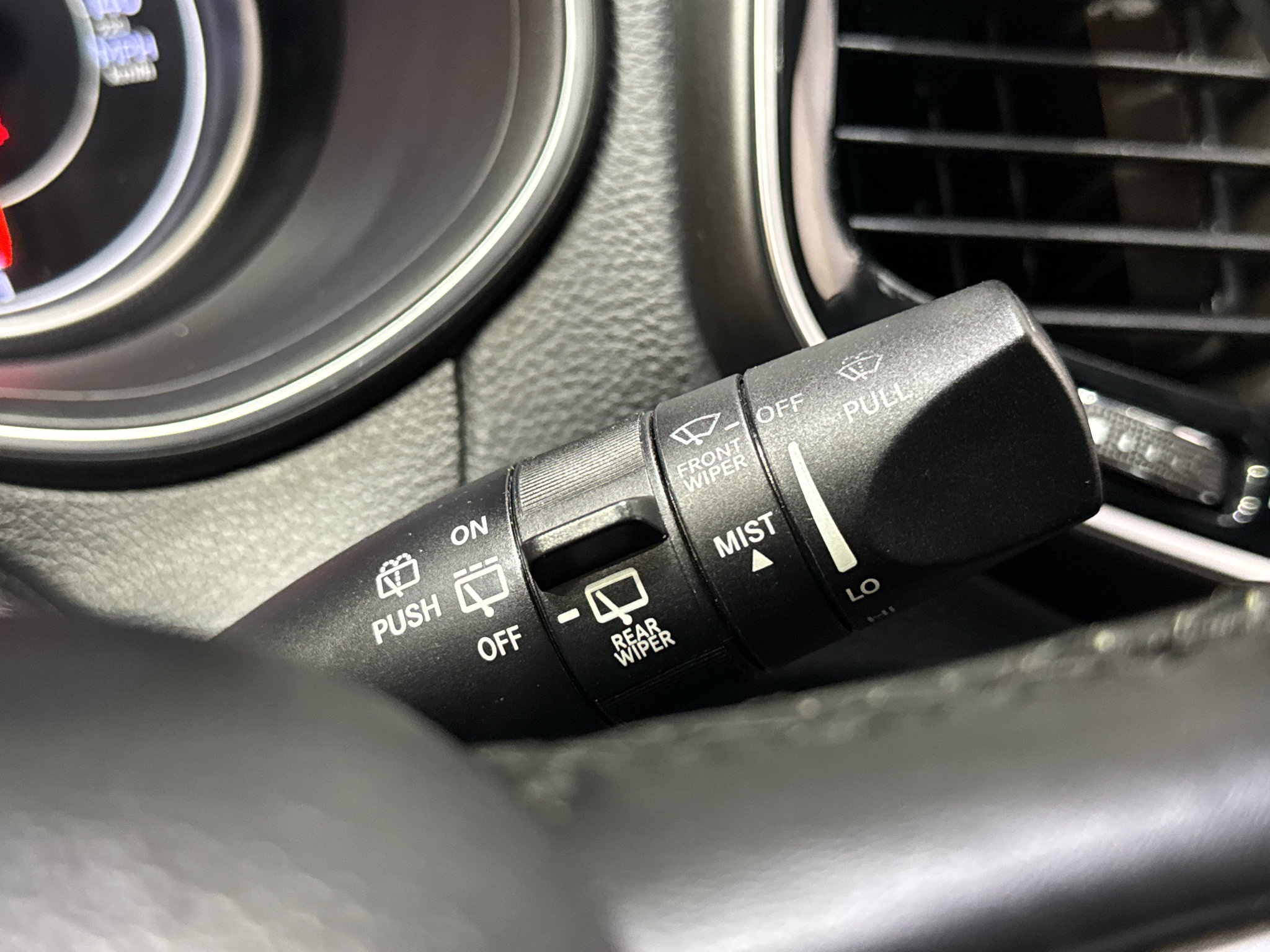 Used 2019 Jeep Cherokee Limited w/ Technology Group AWD/4WD image 25