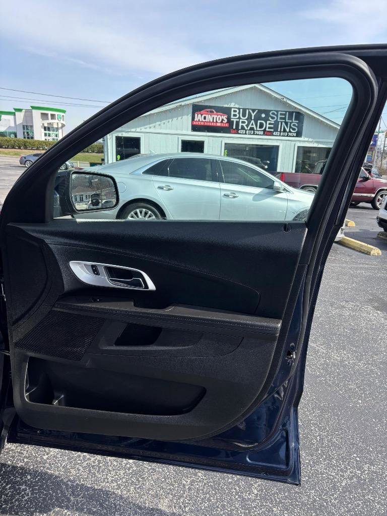 Used 2017 Chevrolet Equinox LT image 34