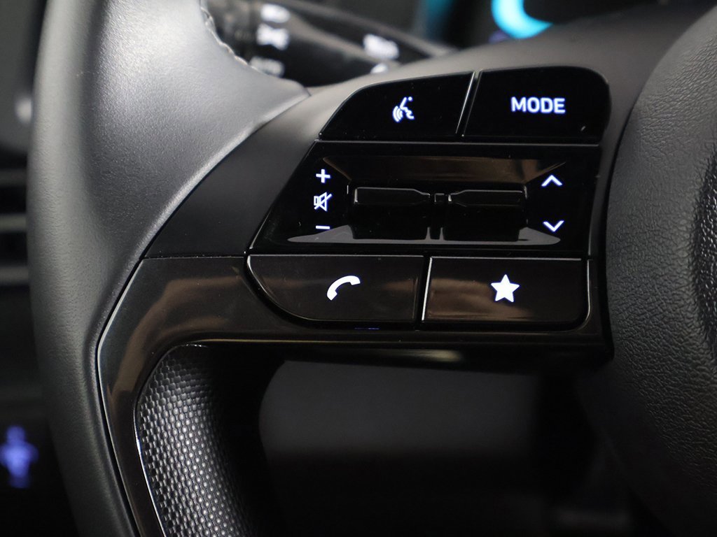 Certified 2025 Hyundai Elantra Sport image 32