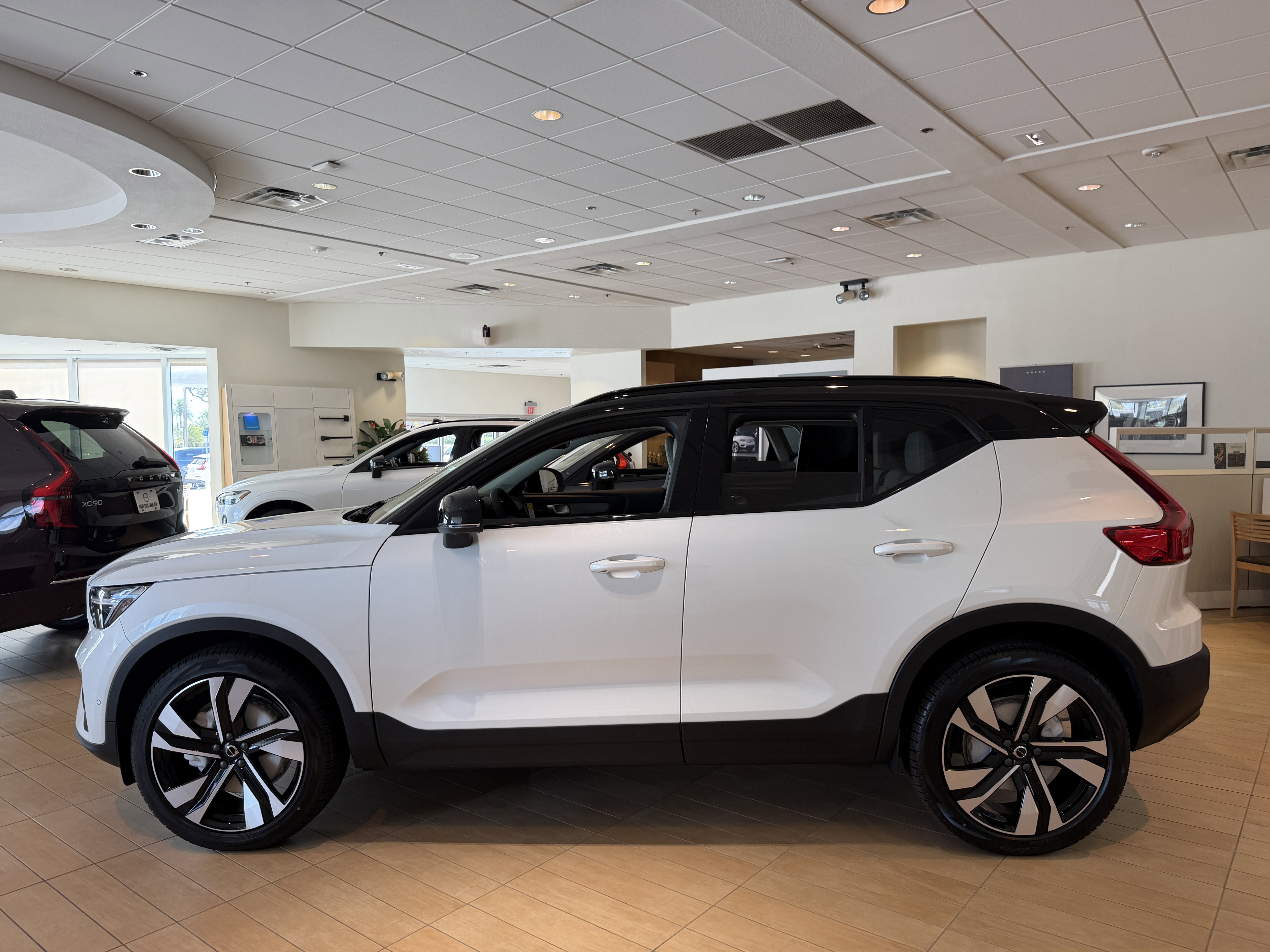 New 2026 Volvo XC40 B5 Ultra w/ Protection Package image 5