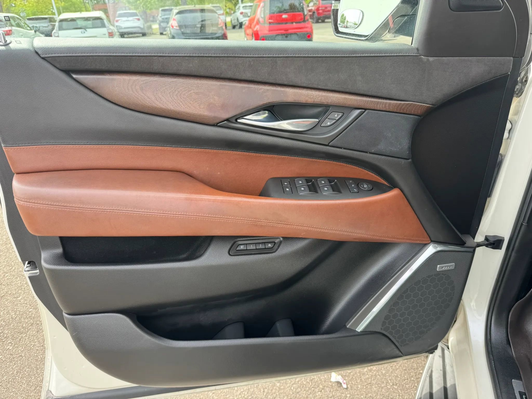 Used 2015 Cadillac Escalade Luxury image 16
