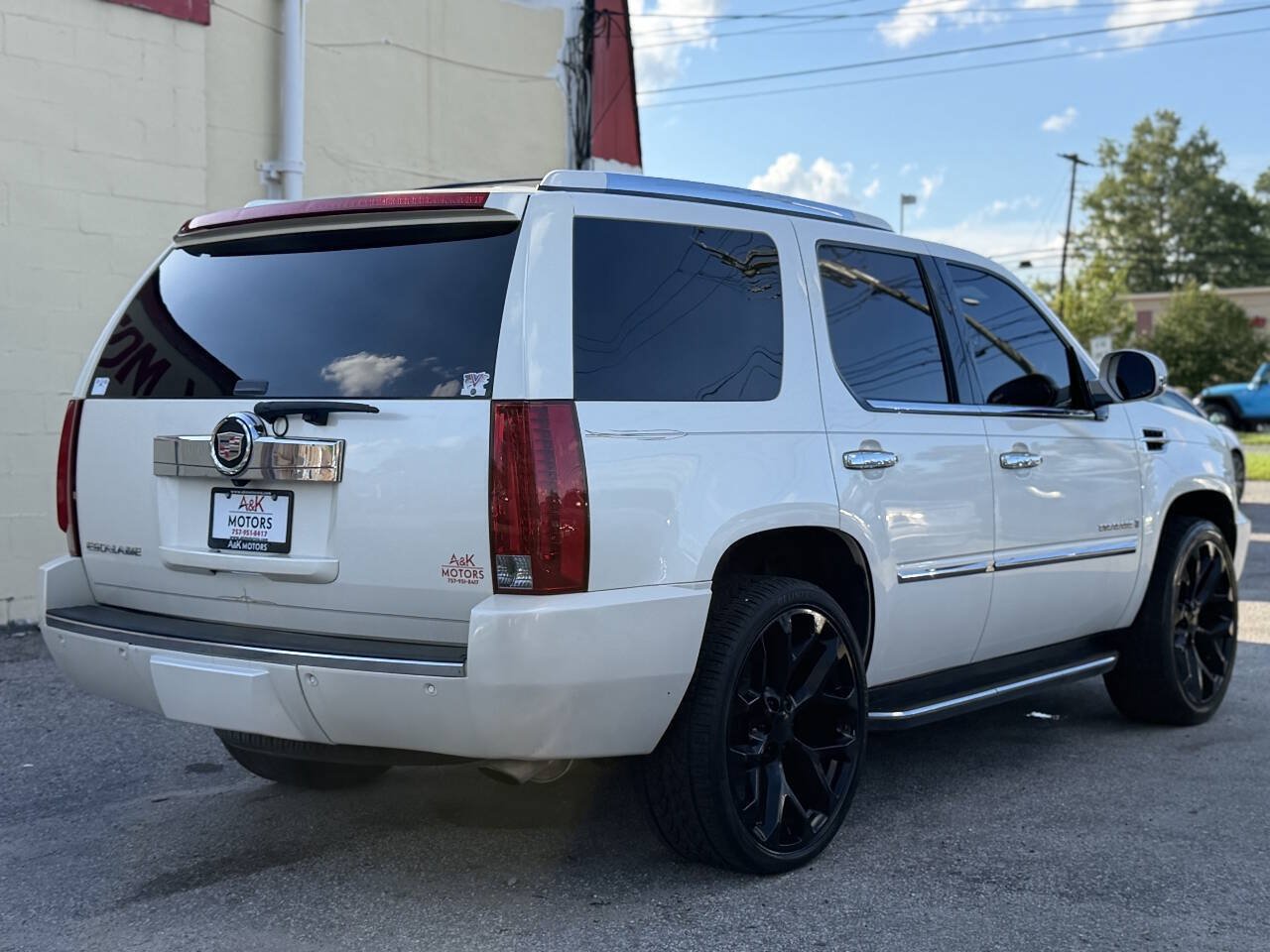 Used 2007 Cadillac Escalade 2WD w/ Information Package image 8