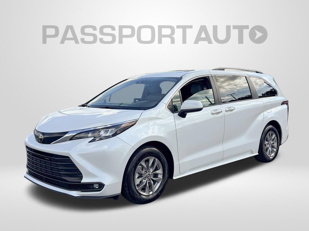 Used 2026 Toyota Sienna XLE FWD image 1