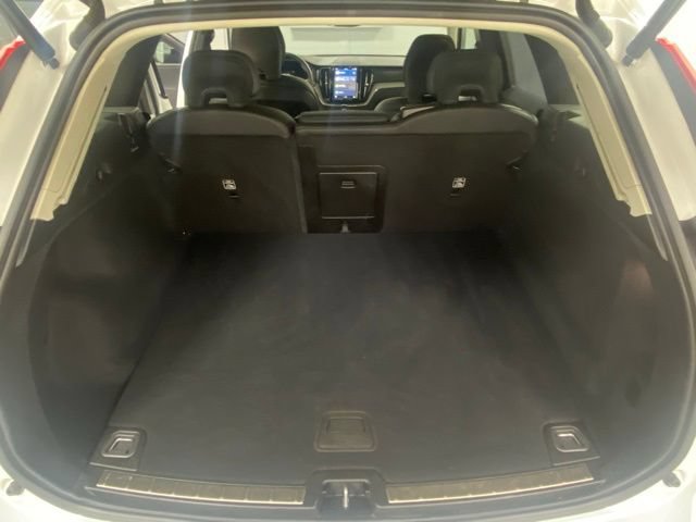 Used 2025 Volvo XC60 B5 Plus AWD/4WD image 9