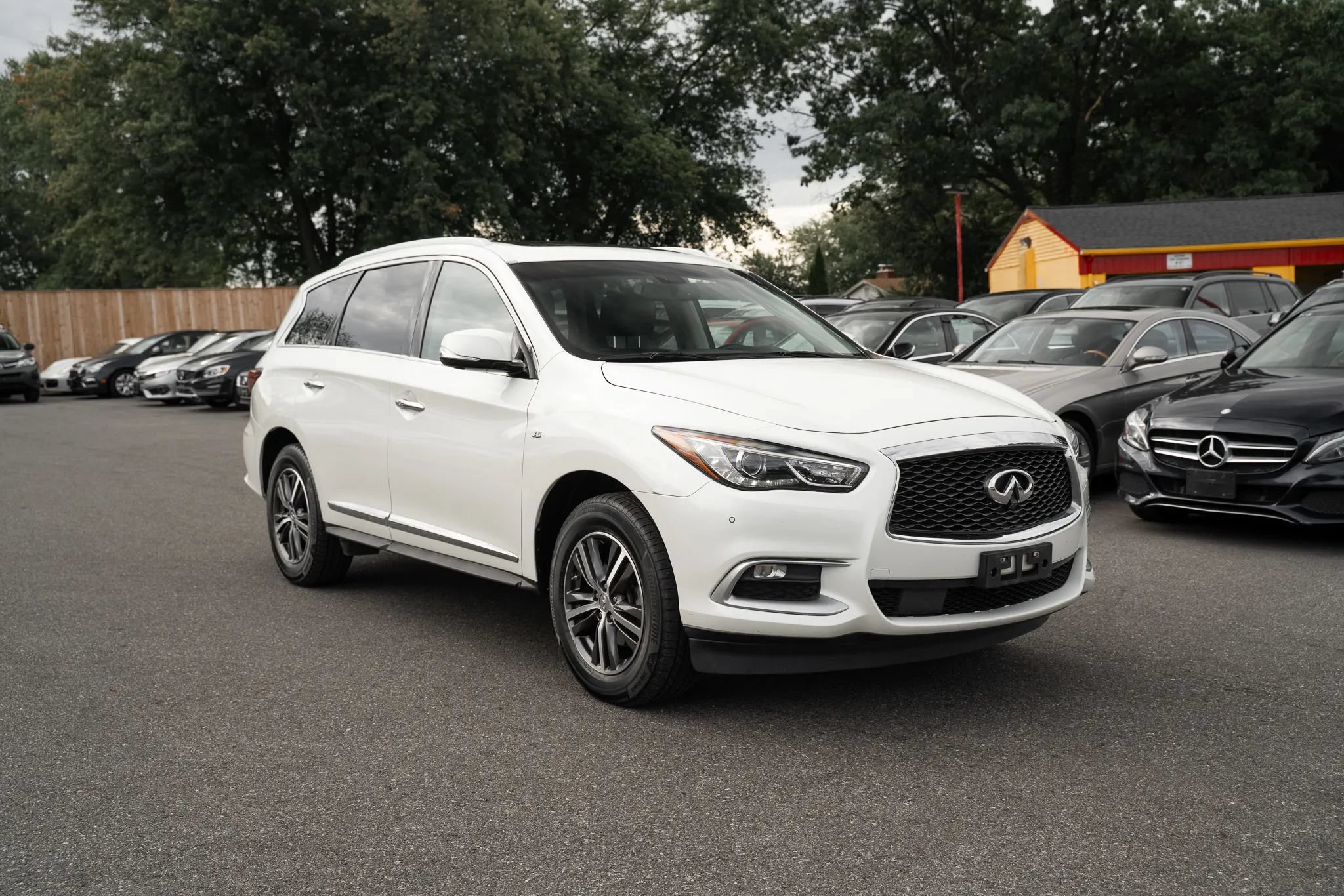 Used 2016 INFINITI QX60 Luxe w/ Premium Plus Package AWD/4WD image 4