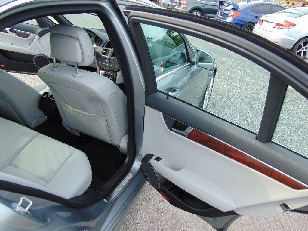 Used 2011 Mercedes-Benz C 300 Sedan image 22