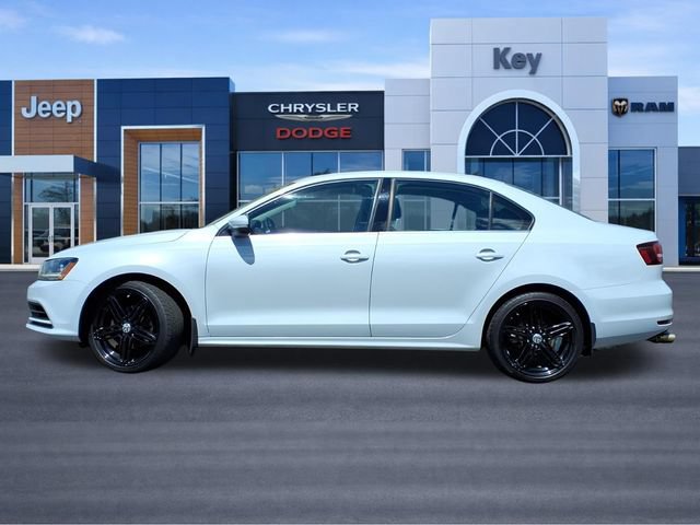 Used 2017 Volkswagen Jetta SE FWD image 2