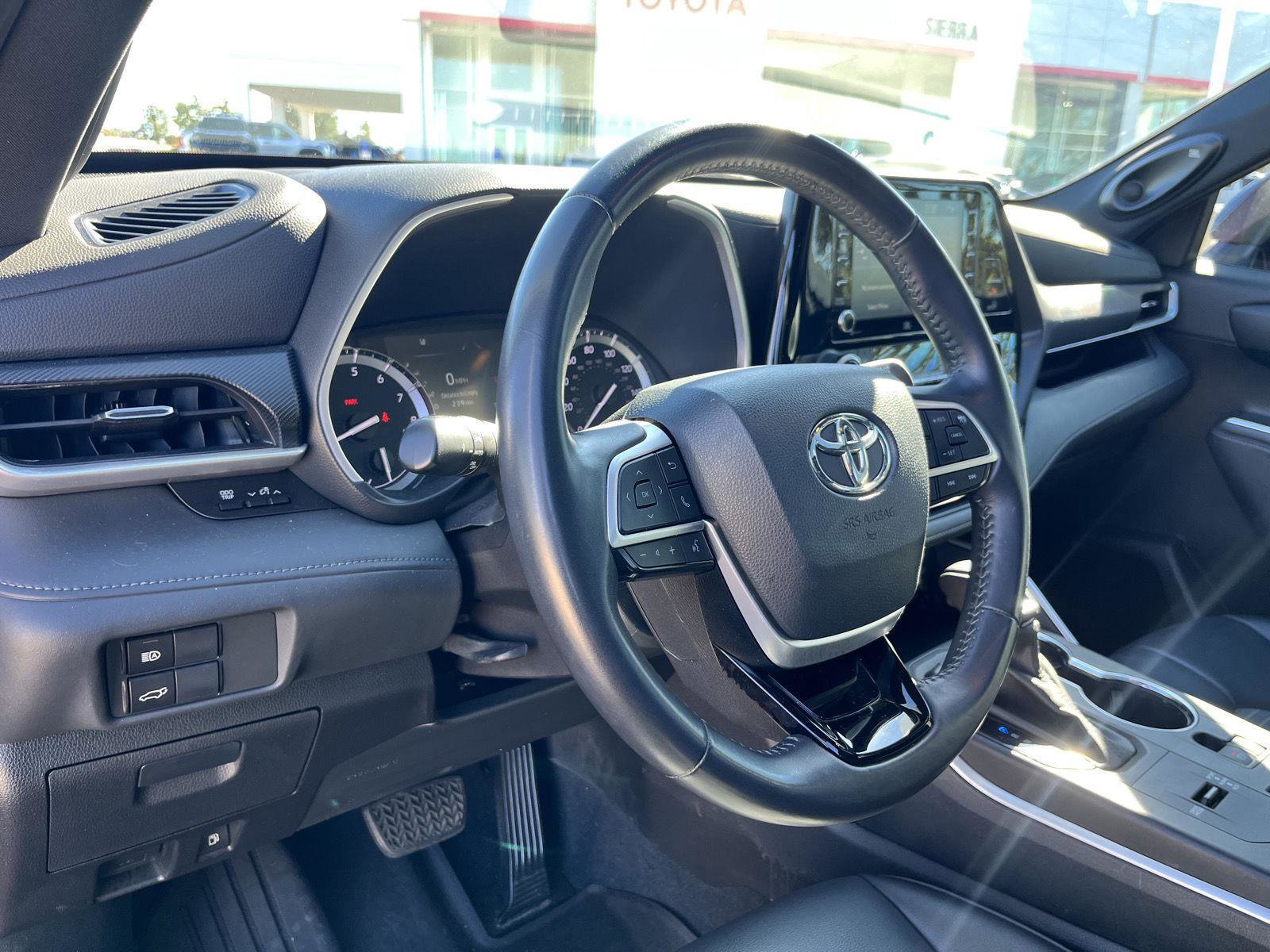 Certified 2022 Toyota Highlander XSE image 35