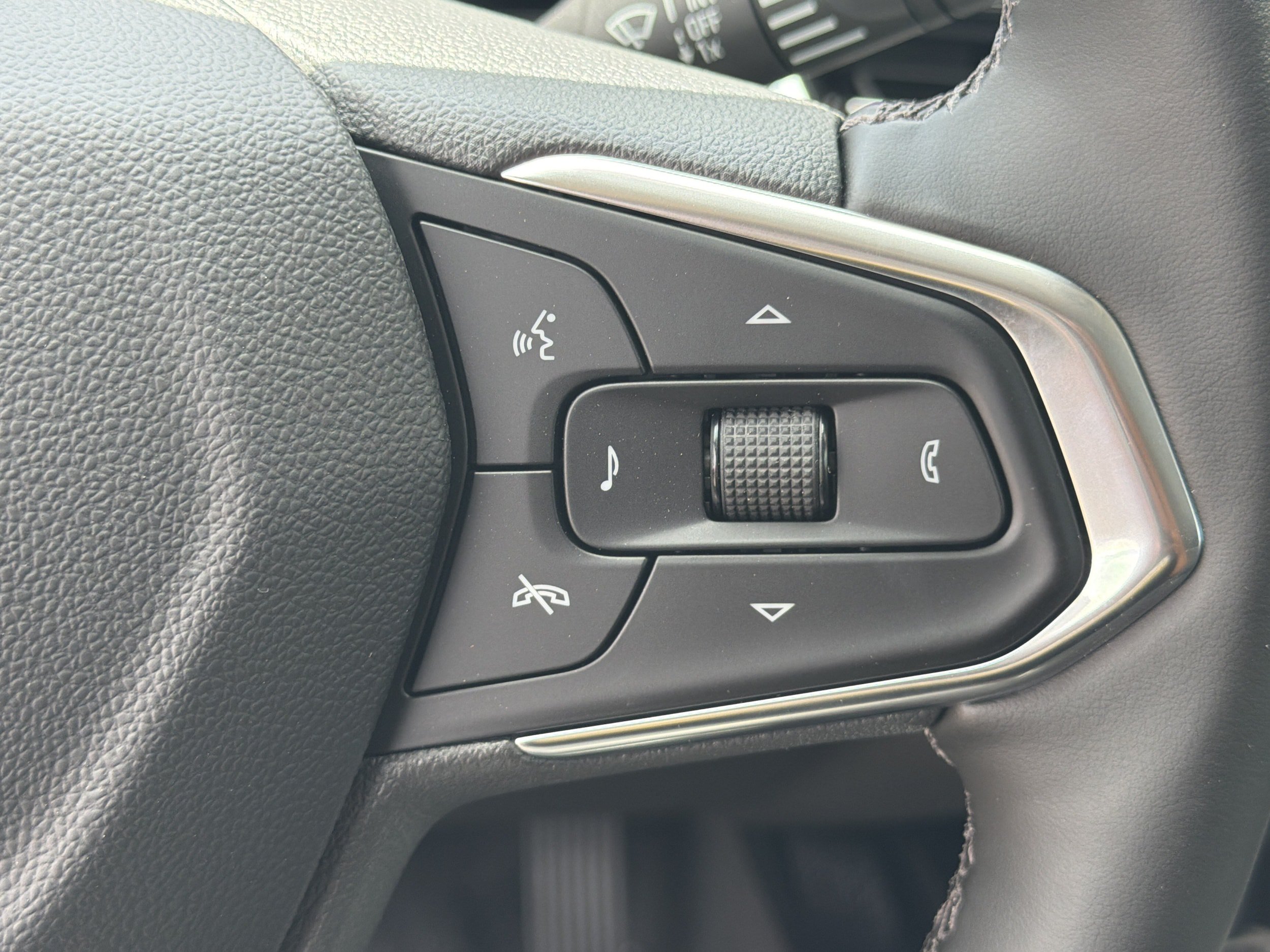 New 2026 Chevrolet Trax LT w/ Driver Confidence Package FWD image 23
